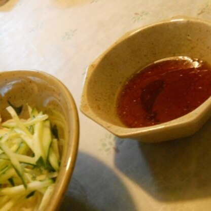 市販の冷やし中華セットについているたれだけでは、いつも足りなくて、お父さんだけ麺つゆでごまかしていました。
おかげさまで、今日のお父さん、満足したようです☆